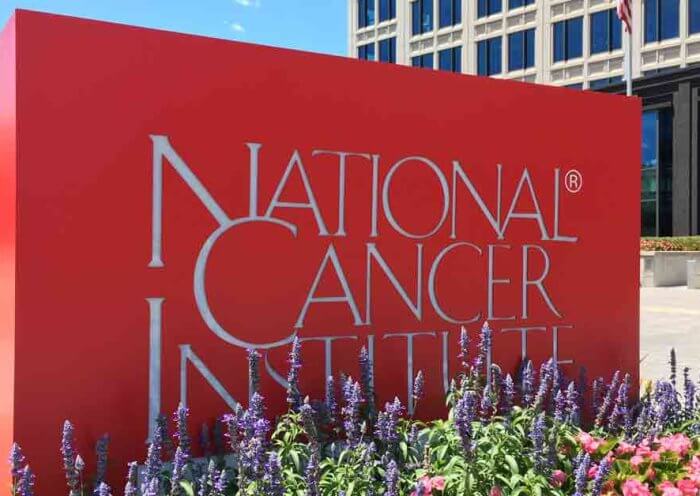 국립 암 연구소 현판 national cancer institute